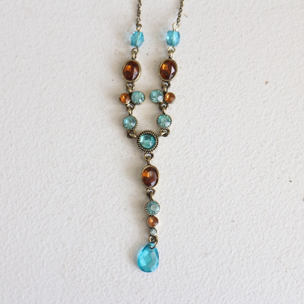 Avon Y Necklace & Earrings Giftset
